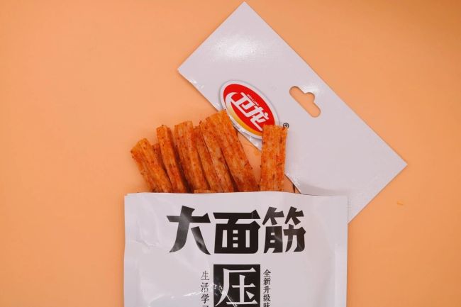 “群魔”混战，卫龙美味重回家族化