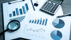 2025年华住亚朵稳定增长、锦江首旅转型阵痛