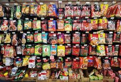 “火锅双雄”的2025：颐海国际向上，天味食品向下