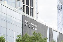 华谊兄弟，为何等不来白衣骑士