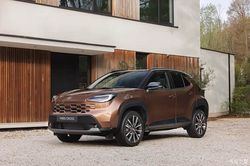 丰田终于听劝！新款 Yaris Cross 官图发布，取消胡须格栅，入门 SUV 颜值王