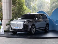 896 线激光雷达炸场！岚图泰山 X8 定档 4.22 预售，大五座布局空间无敌