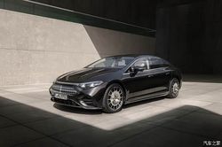 续航 926km 太狠了！奔驰 EQS 新款官图，半辐方向盘设计你敢尝试吗