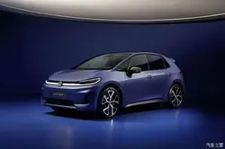 小萌娃第一次吃耙耙柑 酸出表情包