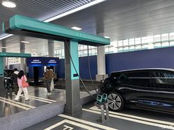 比亚迪欧洲闪电战！1 年 3000 闪充站，宝马高管为何唱反调？背后隐情揭秘