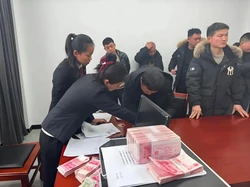 寒心！河北威县讨薪现场：990万血汗钱难追，监管连环踢皮球太离谱