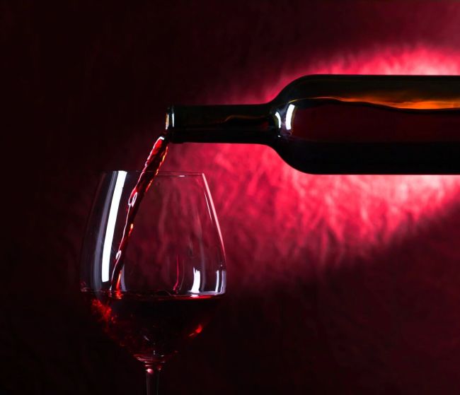 “葡萄酒一哥”失速，张裕A困局难解