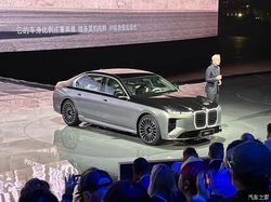 旗舰大战！新款宝马 7 系/i7 重磅首发，满配新世代黑科技，正面硬刚奔驰 S 级