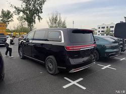 美军称拦截一艘驶向伊朗港口的伊朗船只