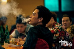 白袜花臂映衬胸肌，“对不起我是警察”点燃硬核男色！荷尔蒙爆棚，你敢直视这份魅力