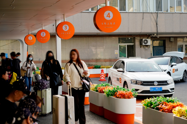 图为：滴滴网约车正在提供服务