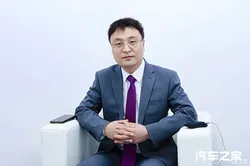 亚历山大手指戳地受伤 带伤仍得分上双