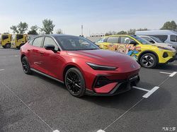 重磅！2026 北京车展探馆：长安 UNI-V HEV 实车首秀，混动版细节全曝光