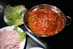 自嗨锅为何破产？昔日网红巨头如何跌落神坛，背后真相曝光，是营销透支还是模式困局