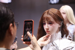 机器人还不会做家务，先学会了说“爱”你