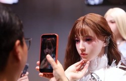 机器人伴侣价格11.98万至99万！预定量已突破1.3万台