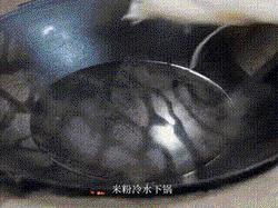 画面大到溢出屏幕！动图里她说了什么雪白雪白的话？引爆全网，反差背后真相竟令人意外
