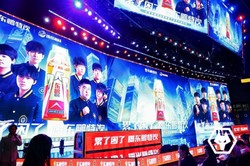重庆狼队逆转登顶挑战者杯，东鹏特饮与王者荣耀共赴热血巅峰