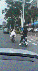 冲肛一怒为红颜 动图 这冰箱衣服没想到竟然还能打开