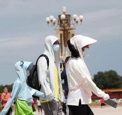 物极必反？女子自驾游时全副武装防晒反而导致烂脸