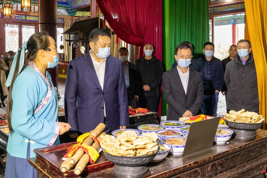文旅部噶玛泽登司长来洪洞大槐树考察