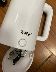 3月2号买的万利达热水壶，3月9 号就拿起来底部脱落