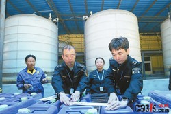 315市监在行动 | 市场监管总局连夜查封“毒鸡爪”黑工厂