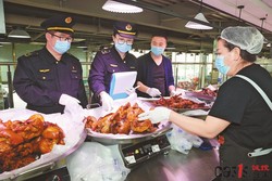 北京市丰台区市场监管局开展现场制售食品安全检查