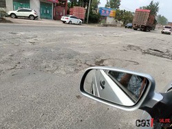 全国百强县河南新郑市，一条省道坑坑洼洼10公里行车困难