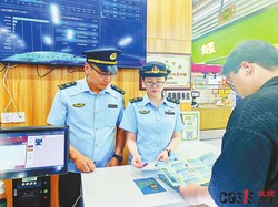 上海市徐汇区市场监管局面对面普及电梯困人自救方法