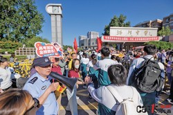 高考开考 北京8.49万考生赴考场（组图）