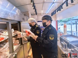 阿努诺比冷淡回应特朗普到场：他看他的，我们打我们的