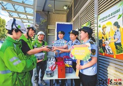 北京市东城区市场监管局守护一线骑手配送出行安全