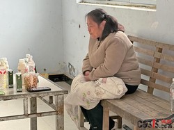 安徽临泉县：不识字的环卫工母亲，靠直播救女儿感动30万网友