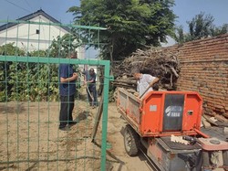 北京延庆区香营乡孟官屯村守护独居五保老人出行路