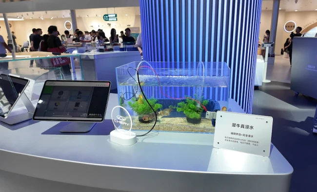 成都车展B面:华为系新车10号馆“硬刚”小米