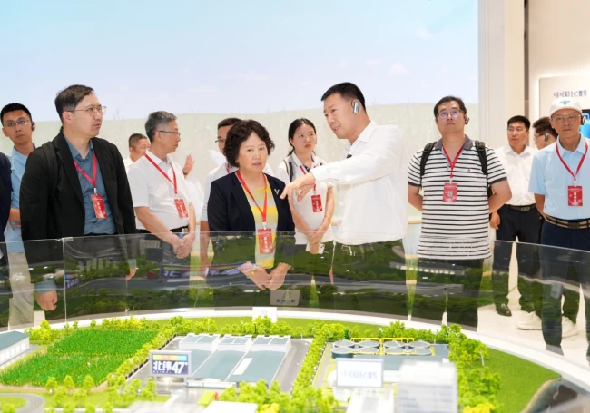 大会专家赴飞鹤哈尔滨智能产业园参观